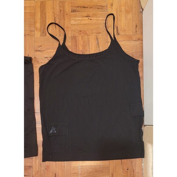 Lot of 2 Revel black tank tops Size LARGE w pockets for small items keys cards - Picture 9 of 9